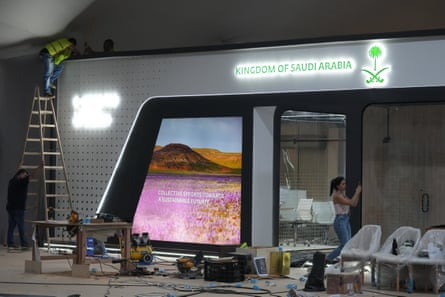 Workers constructing the Saudi Arabia pavilion at Cop30