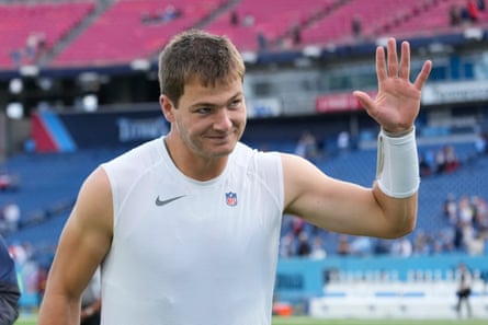 Patriots quarterback Drake Maye waves to fans following Sunday’s win at the Titans.