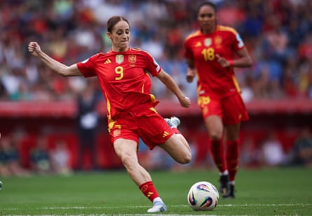 Esther González lines up a shot in the Nations League game against England