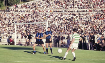 Jimmy Johnstone sends the ball into the Inter box.