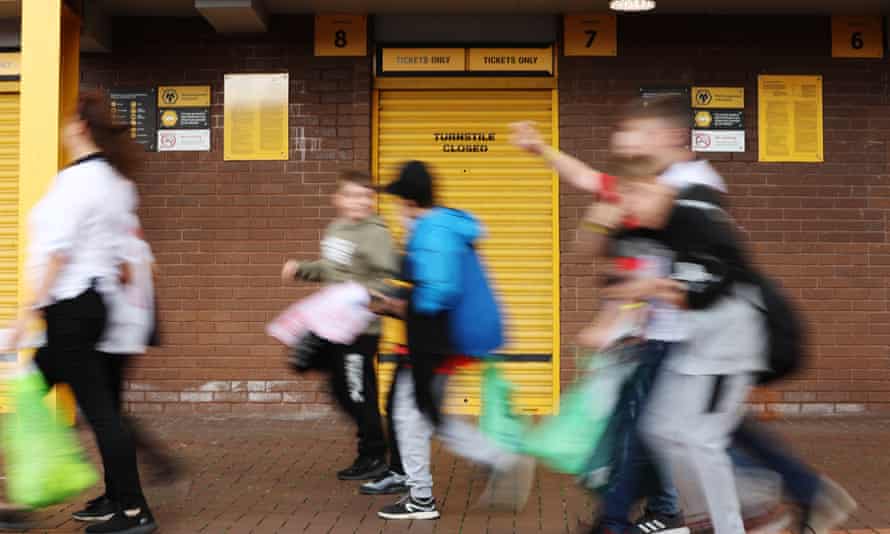 Nippers en route to Molineux.