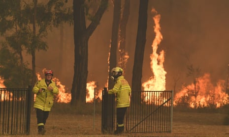 NSW Rural Fire Service crews work on a blaze near the town of Tahmoor