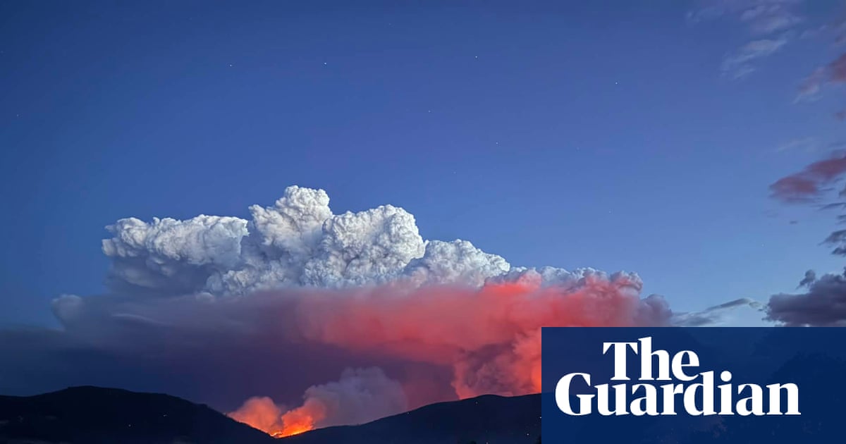 More than 100 buildings destroyed and 300,000ha of bushland burned as Victoria’s bushfires rage