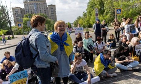 Protesters outside the Ministry of Foreign Affairs demand a rescue operation for Ukrainian fighters trapped in the Azovstal steelworks in Mariupol.