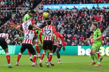 Raúl Jiménez scores Fulham’s first goal against Sunderland