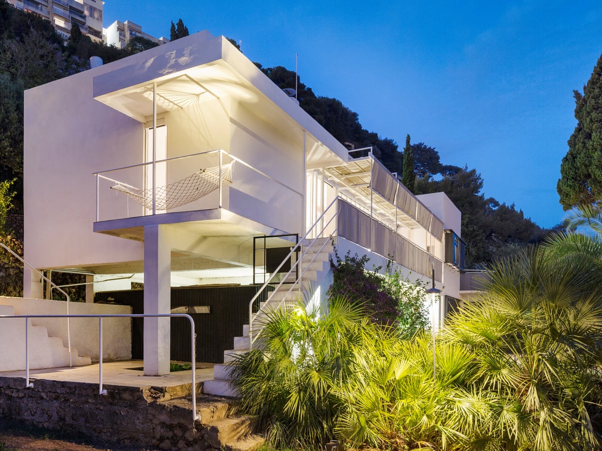Villa E 1027 Eileen Gray S Masterpiece Defaced By Le Corbusier