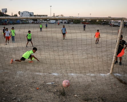 Children playing shot connected a dusty picth