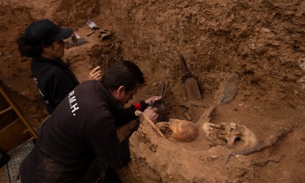 Digging up bones -- Archeologists discover human remains > U.S. Air Forces  in Europe & Air Forces Africa > Article Display