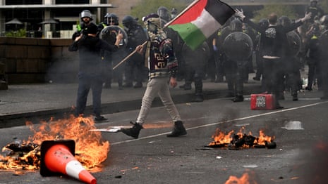 As much as 100 anti-war protesters injured outdoors Melbourne weapons expo, advocates say, as police accused of ‘riot-type’ response