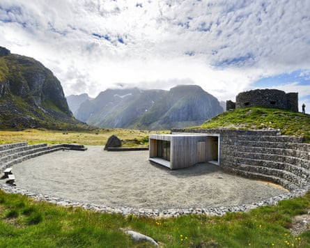 Amphitheatre with a gabion wall surrounding a service building, featuring a kiosk and toilets, at Eggum.