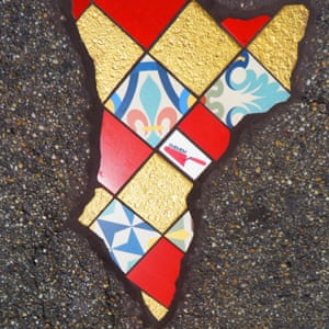 Κάνοντας τέχνη με τις ρωγμές και τις λακούβες (εικόνες) 5 Πεζοδρόμιο τέχνης από τον καλλιτέχνη Em Emem