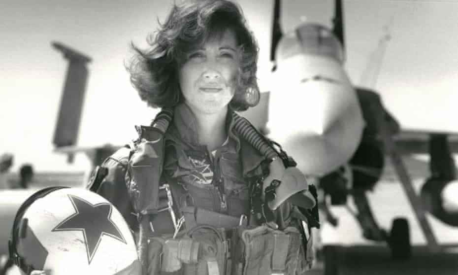 Tammie Jo Shults in 1992 was one of the earliest female fighter pilots in the US Navy.