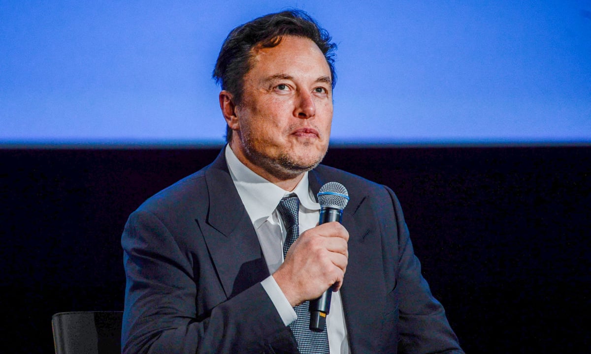 Crowd boos Elon Musk after Dave Chappelle says to 'make some noise' | Elon Musk | The Guardian