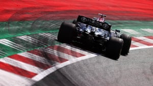 Lewis Hamilton pits.