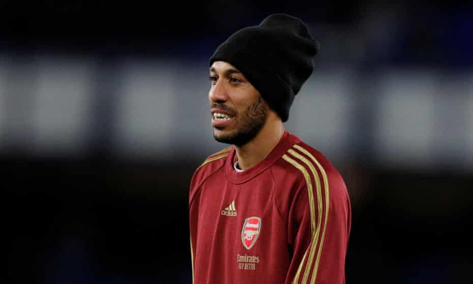 Pierre-Emerick Aubameyang warming up before Arsenal's game with Everton in December