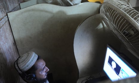 pakistani man in internet cafe