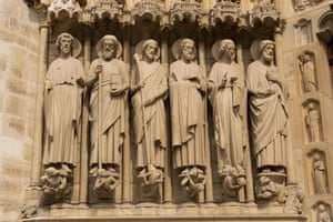 Statues at Notre Dame