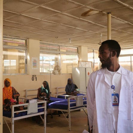 Crianças desnutridas e mães desesperadas: a unidade de saúde na linha de frente...