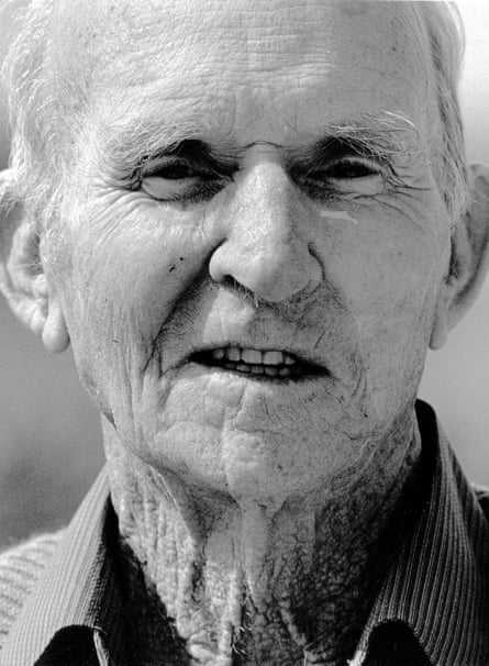 Albert Barnett Facey, dont les mémoires A Fortunate Life, ont été publiés à l'âge de 86 ans, un an avant sa mort.