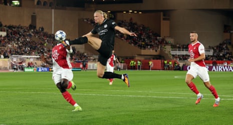 A lofted finish from Erling Haaland gives Manchester City the lead at Monaco.