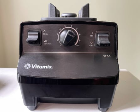 close up of the control on a Vitamix 5200 blender