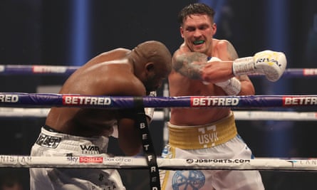 Oleksandr Usyk and Derek Chisora during their heavyweight contest on 31 October 2020