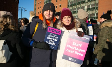 Hot drinks and public sympathy for nurses on the picket lines | Nursing