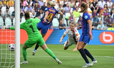 Ada Hegerberg dives to head home Lyon’s second goal.