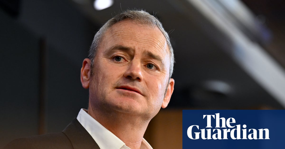 Simon Holmes à Court pays ,000 to put climate scientist on ‘mystery flight’ with Sussan Ley | Sussan Ley Simon Holmes à Court pays ,000 to put climate scientist on ‘mystery flight’ with Sussan Ley | Sussan Ley