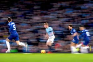 Kevin De Bruyne runs with the ball at the Chelsea defence.