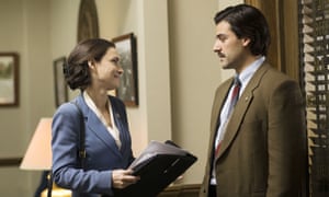 Winona Ryder and Oscar Isaac in Show Me a Hero.