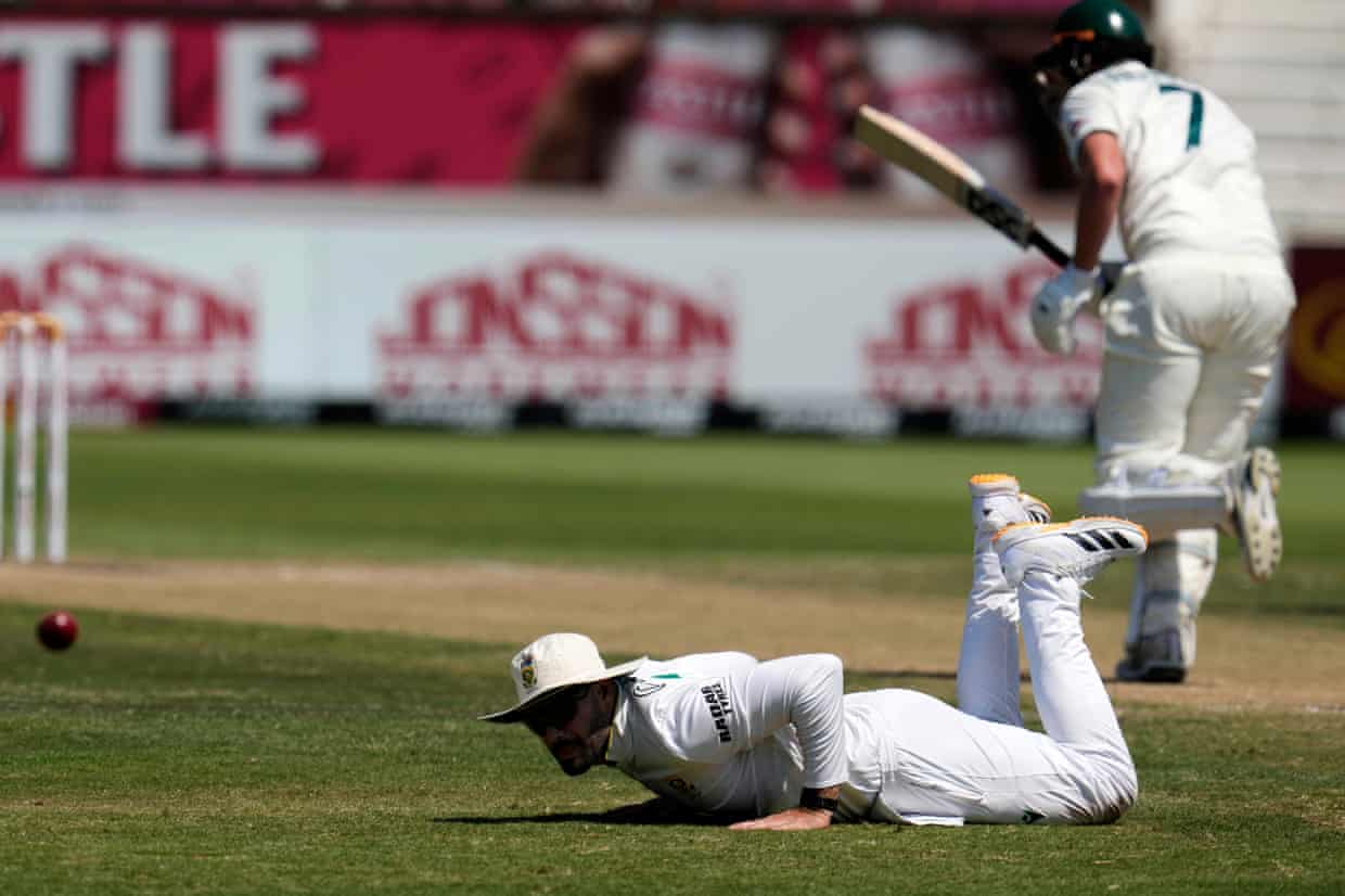 Aiden Markram dives unsuccessfully in an attempt to catch Matt Renshaw