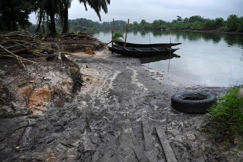 The Bomu manifold oil spill