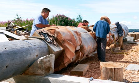 Master carver Jim Hart (second from the right) and his team working on the Reconciliation Pole