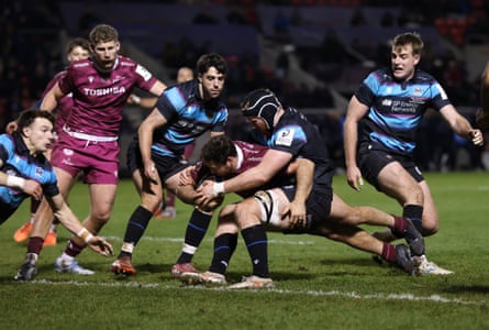 Marius Louw dived over for Sale’s third try to bring them back into the match in the second half.