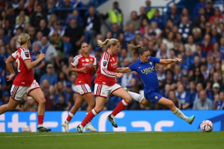 Katie McCabe plays a shot as she is chased down by Alessia Russo and Arsenal's defence