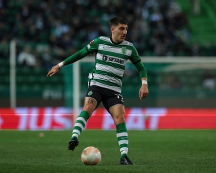Bellerín playing for Sporting.