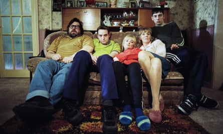 Ricky Tomlinson, Sue Johnston, Caroline Aherne, Ralf Little and Craig Cash in The Royle Family, 1998.