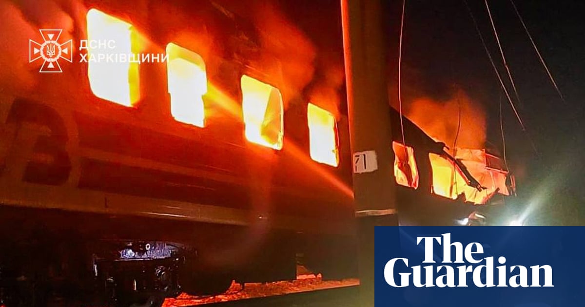 ロシアのドローン攻撃でウクライナ旅客列車攻撃、5人死亡 ロシアのドローン攻撃でウクライナ旅客列車攻撃、5人死亡