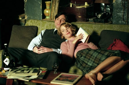 Daniel Craig as Ted Hughes and Gwyneth Paltrow as Plath in Sylvia (2003).