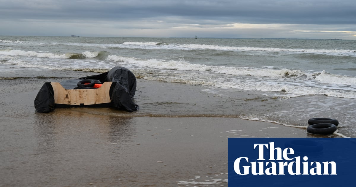 French authorities rescue 85 migrants trying to cross Channel French authorities rescue 85 migrants trying to cross Channel