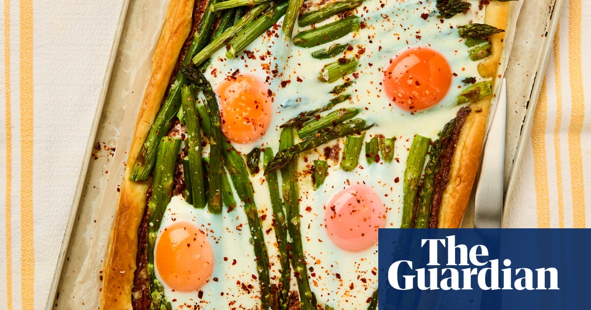 Rukmini Iyer’s quick and easy recipe for asparagus tart with tapenade and eggs | Baking Rukmini Iyer’s quick and easy recipe for asparagus tart with tapenade and eggs | Baking