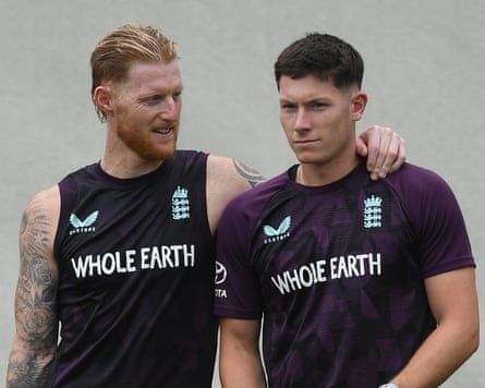 Ben Stokes speaks with England bowler Matthew Potts during a training session at the SCG