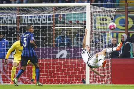 Giorgio Chiellini has an acrobatic attempt at goal for Juventus in the 0-0 draw against Inter.