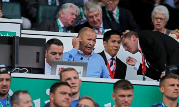 Eddie Jones in discussions with his England staff