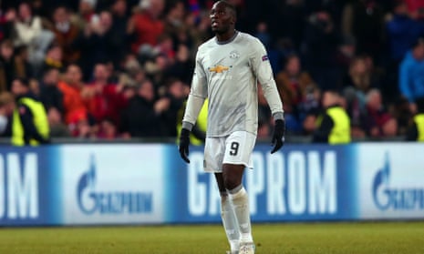 Romelu Lukaku of Manchester United cut a dejected figure after his side conceded close to the final whistle.