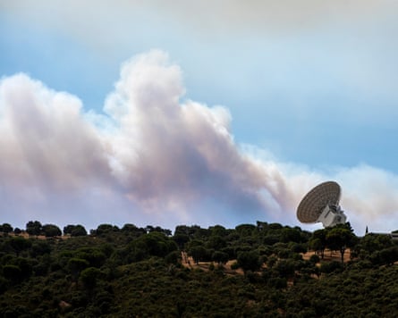 Smoke from a nearby fire drifts over a Nasa antenna on 24 July in Robledo de Chavela, Madrid.