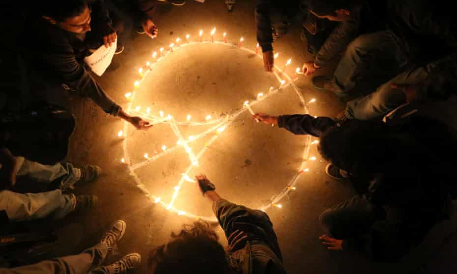 Vigile à Kathmandu, Nepal, au mémoire des victimes des attaques de Paris