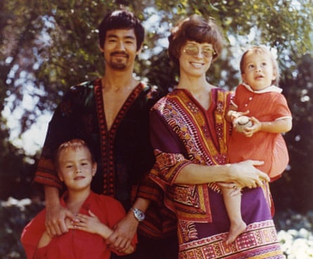 Bruce Lee stands with Brandon in front of him and Linda beside him holding Shannon.