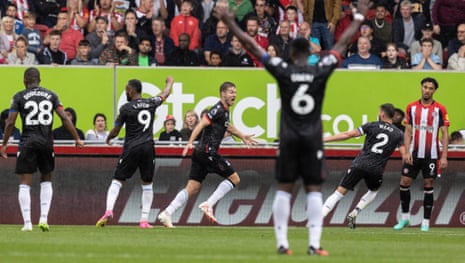 Crystal Palace's Joachim Andersen (centre) celebrates scoring his side's equaliser at Brentford.